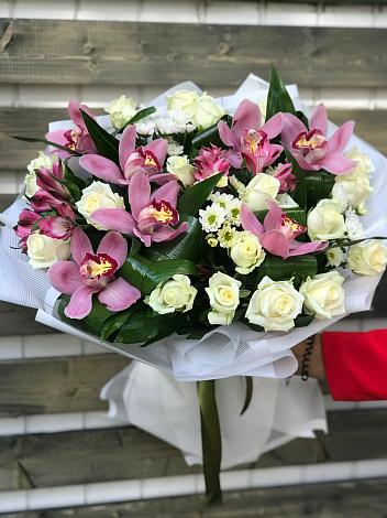 Букет цветов из: Розы и Хризантемы в Старый городок