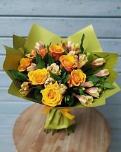 Букет цветов из:  Альстромерии и Розы в Старый городок
