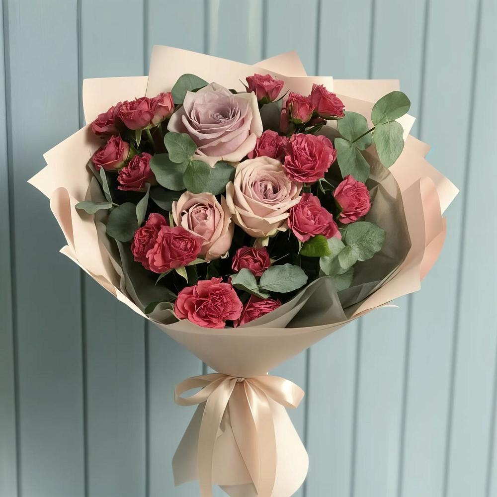 Букет цветов из: Гвоздики и Розы в Старый городок