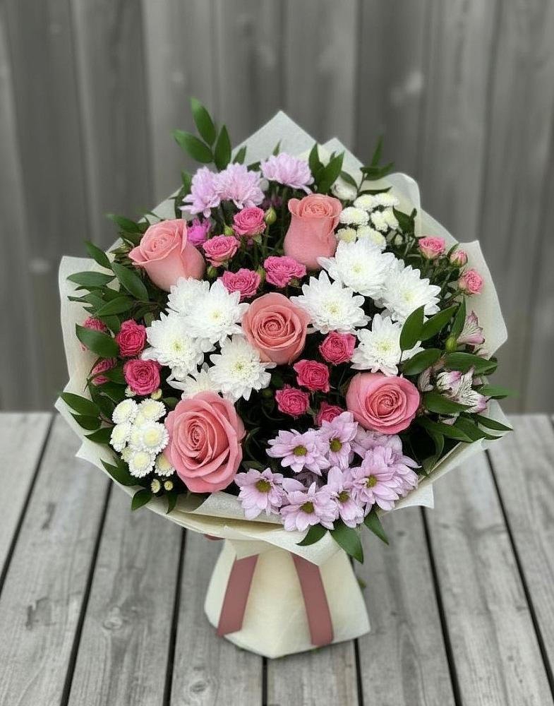 Букет цветов из: Альстромерии, Гвоздики, Розы и Хризантемы в Старый городок