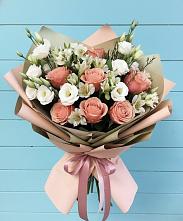Букет цветов из:  Розы, Альстромерии и Лизиантусы в Старый городок