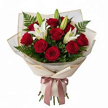 Букет цветов из:  Лилии и Розы в Старый городок