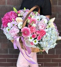 Цветочная композиция из Розы, Хризантемы, Пионы и Лизиантусы в корзине #REPLACE_PRED# Старый городок