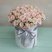 Цветочная композиция из Розы в шляпной коробке в Старый городок