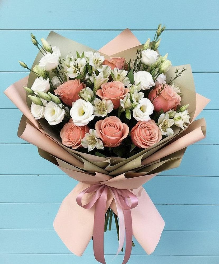 Букет цветов из: Розы, Альстромерии и Лизиантусы в Старый городок