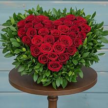 Цветочная композиция из Розы в виде сердца в Старый городок