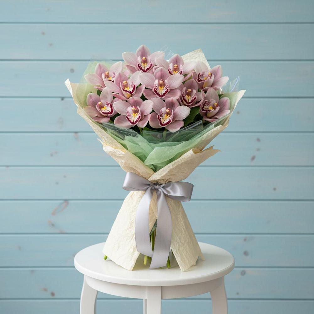 Букет цветов из: Орхидеи и Розы в Старый городок