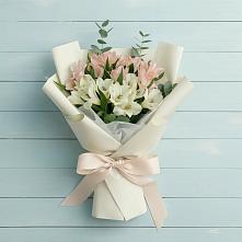 Букет цветов из:  Альстромерии в Старый городок