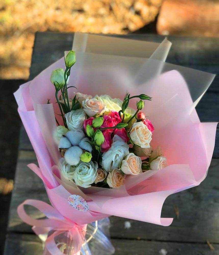 Букет цветов из: Розы и Лизиантусы в Старый городок