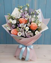 Букет цветов из:  Лизиантусы, Розы, Альстромерии и Гипсофила #REPLACE_PRED# Старый городок