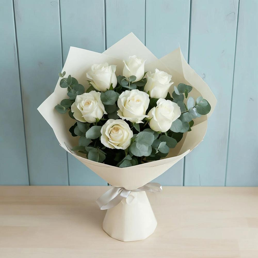 Букет Белые розы в Эвкалипте в Старый городок