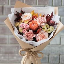 Букет цветов из:  Гвоздики, Хризантемы и Розы в Старый городок