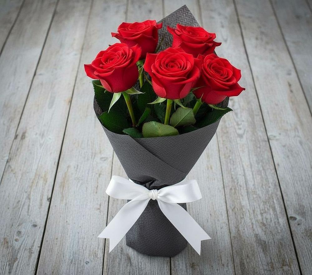 Букет 5 Красных роз Эдлесс Лав в Старый городок