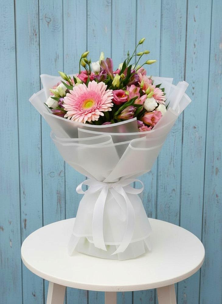 Букет цветов из: Герберы, Альстромерии и Лизиантусы в Старый городок