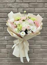 Букет цветов из:  Гвоздики, Розы, Лизиантусы и Хризантемы #REPLACE_PRED# Старый городок