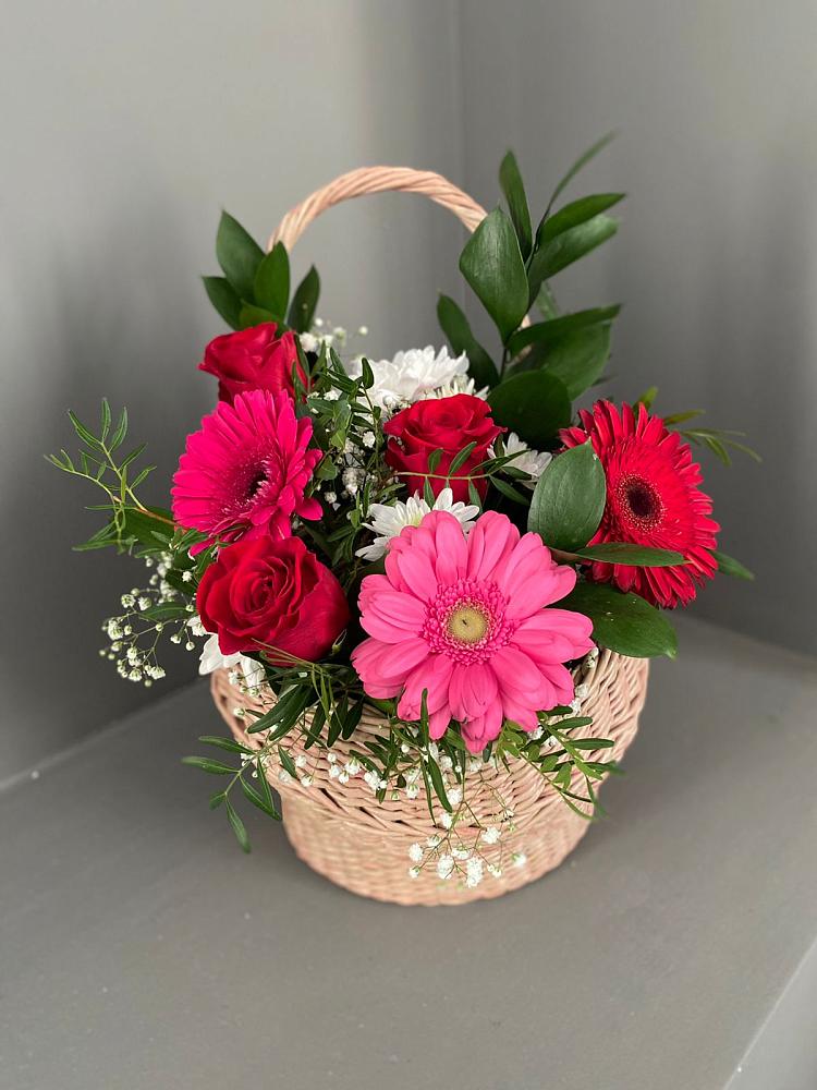 Цветочная композиция из Розы, Хризантемы и Герберы в корзине в Старый городок
