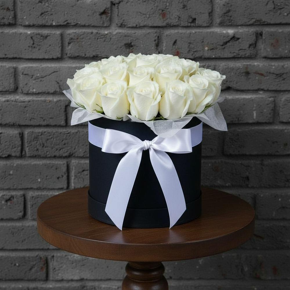 Цветочная композиция из Розы в шляпной коробке в Старый городок