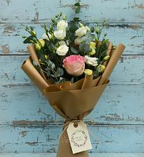 Букет цветов из:  Розы и Лизиантусы в Старый городок