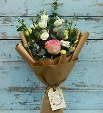 Букет цветов из:  Розы и Лизиантусы в Старый городок