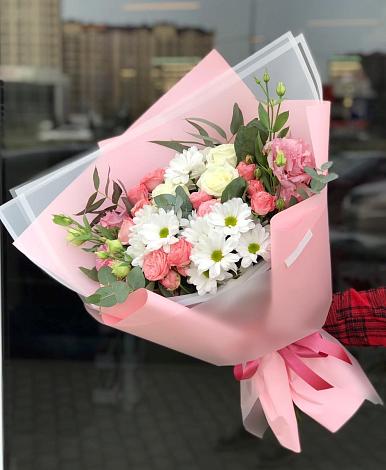 Букет цветов из: Розы, Лизиантусы и Хризантемы в Старый городок