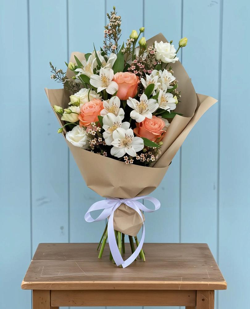 Букет цветов из: Альстромерии, Лизиантусы, Розы и Хризантемы в Старый городок