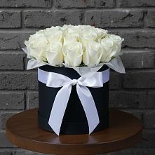 Цветочная композиция из Розы в шляпной коробке в Старый городок