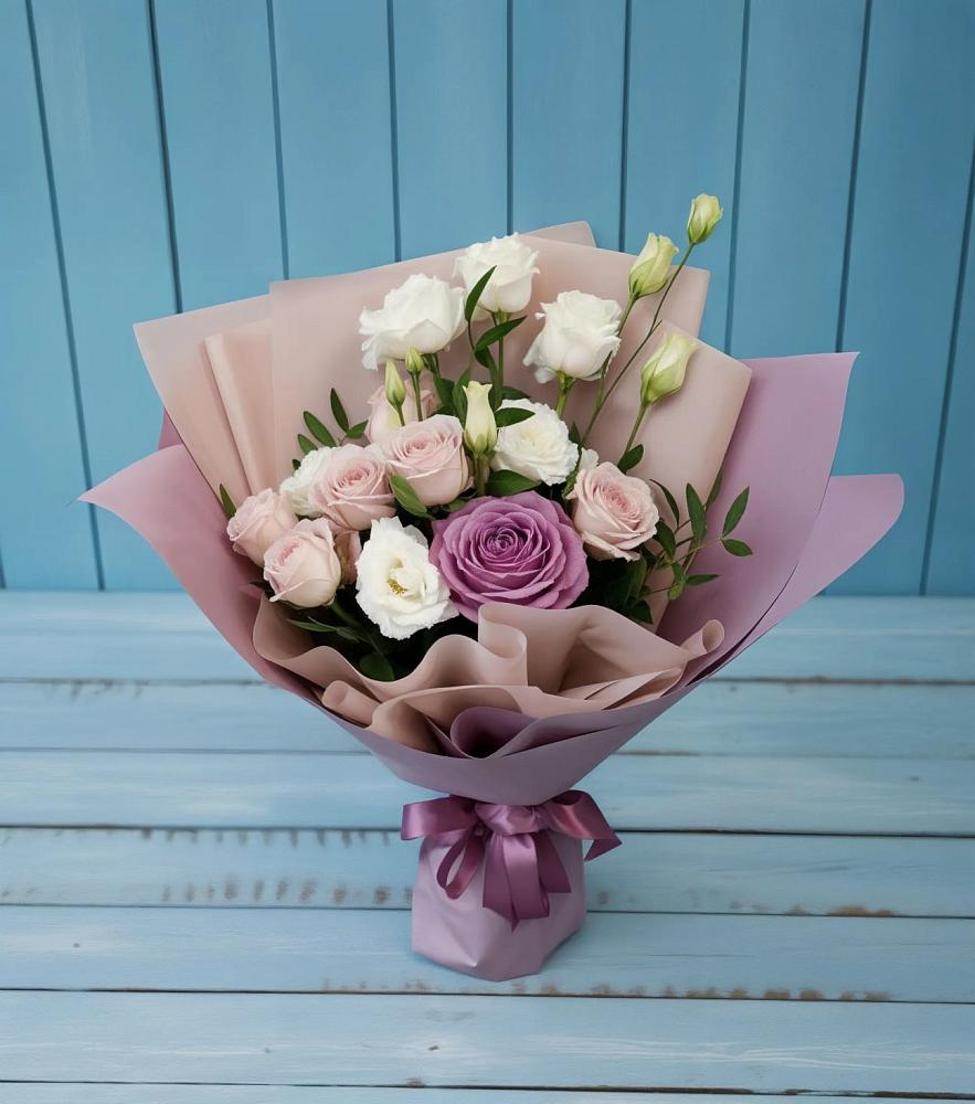 Букет цветов из: Розы и Лизиантусы в Старый городок